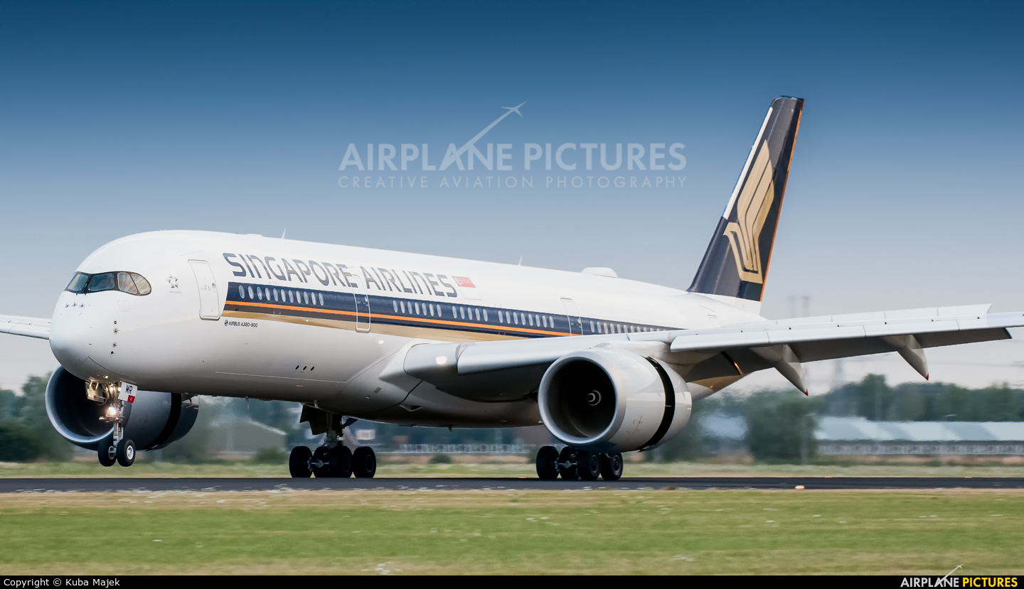 Singapore Airlines 9V-SMR aircraft at Amsterdam - Schiphol