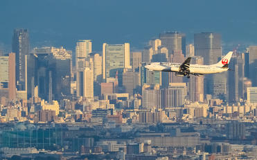 JA347J - JAL - Japan Airlines Boeing 737-800