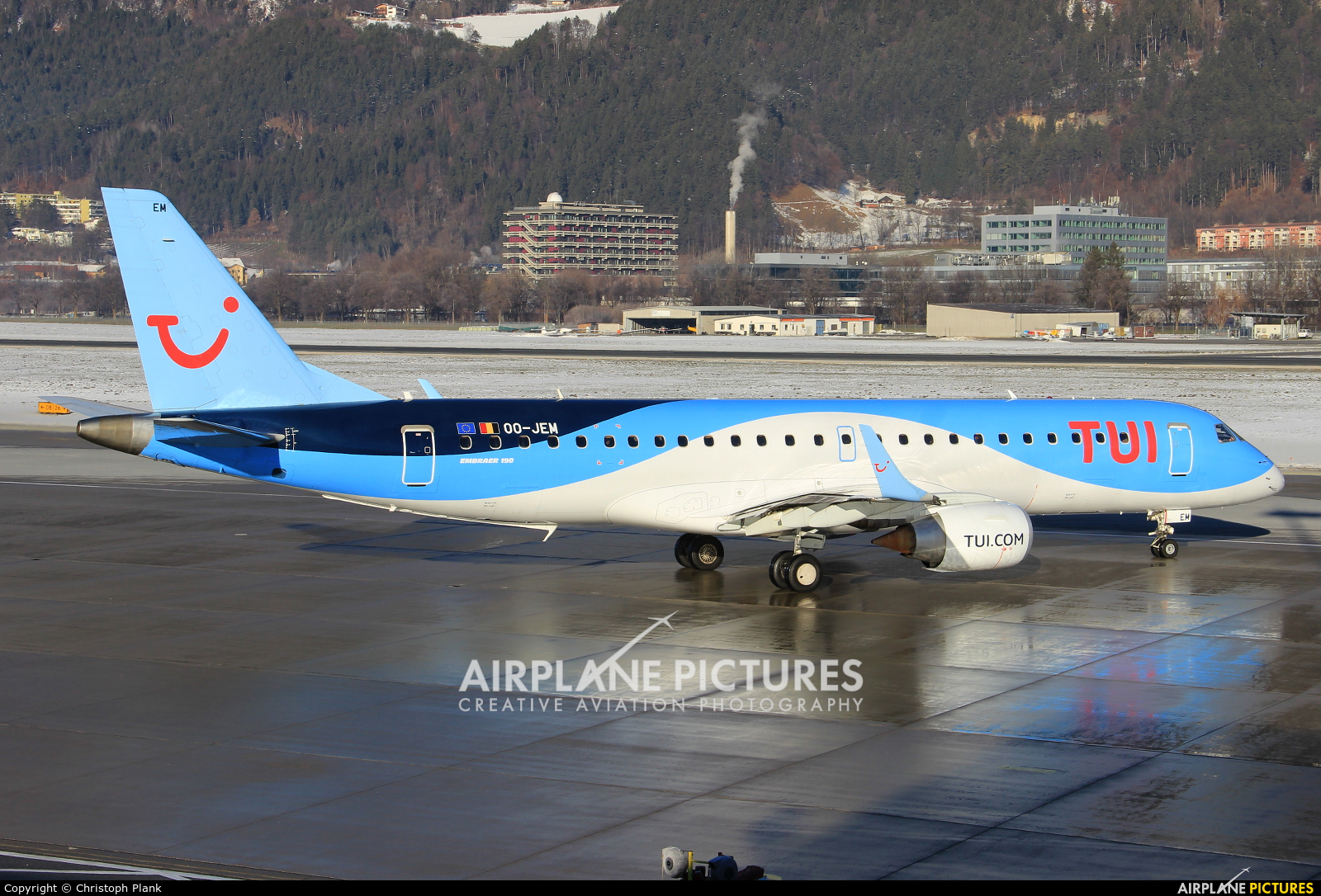 TUI Airlines Belgium OO-JEM aircraft at Innsbruck