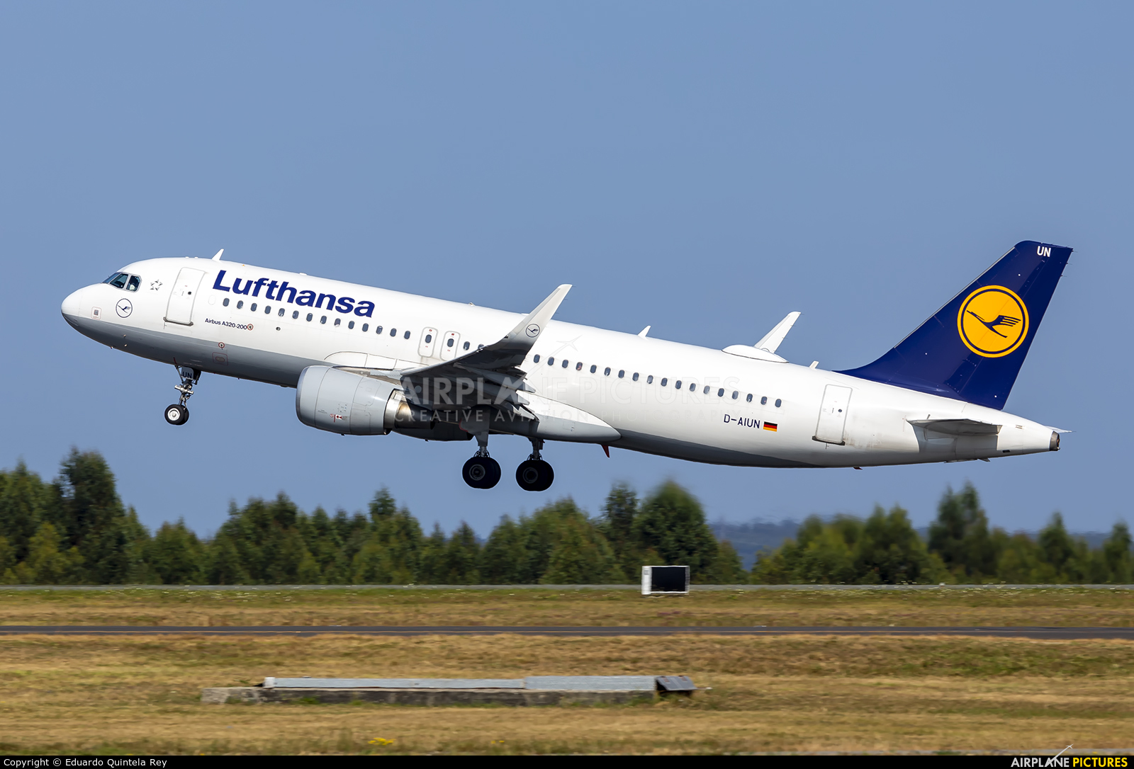 Lufthansa D-AIUN aircraft at Santiago de Compostela