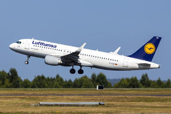 D-AIUN - Lufthansa Airbus A320