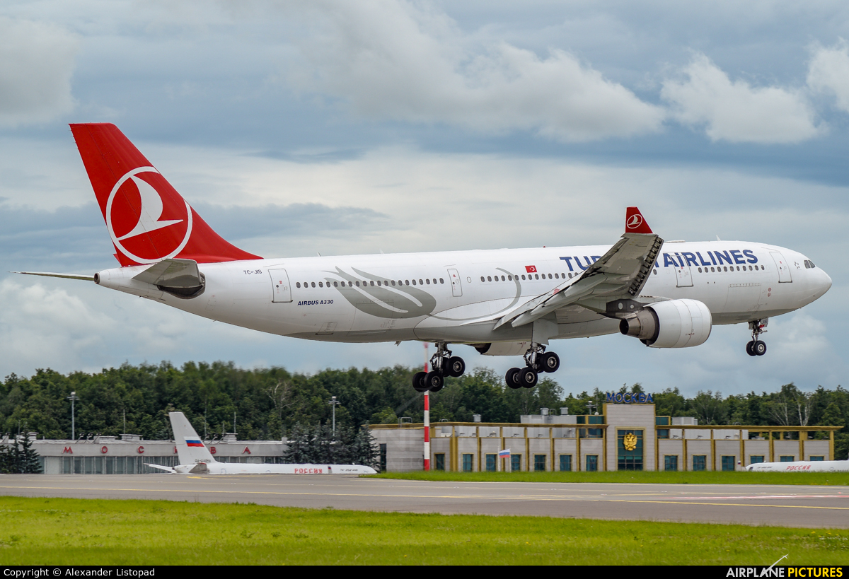 Turkish Airlines TC-JIS aircraft at Moscow - Vnukovo