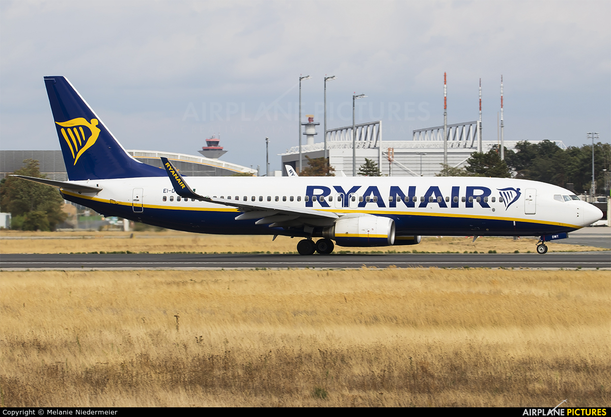 Ryanair EI-DWT aircraft at Frankfurt