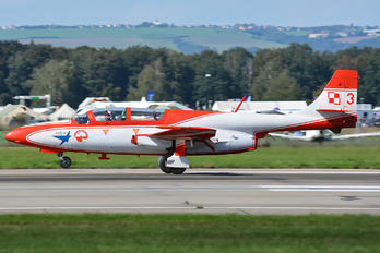 3 - Poland - Air Force: White & Red Iskras PZL TS-11 Iskra