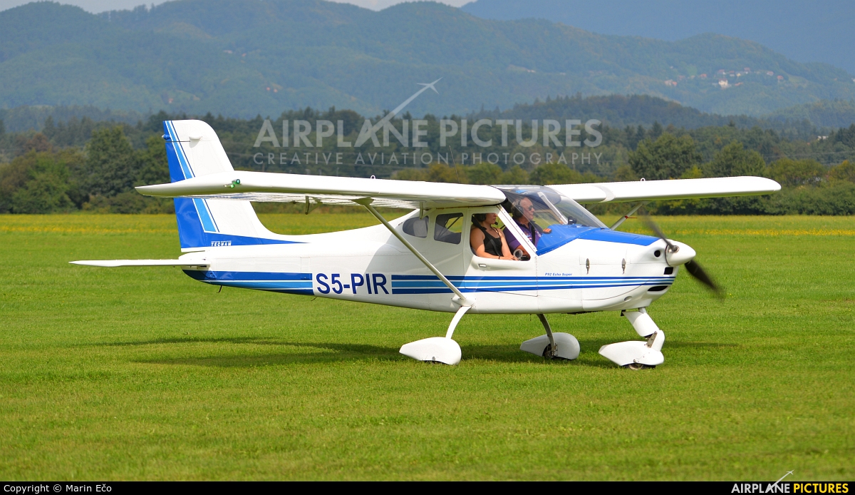 Private S5-PIR aircraft at Levec