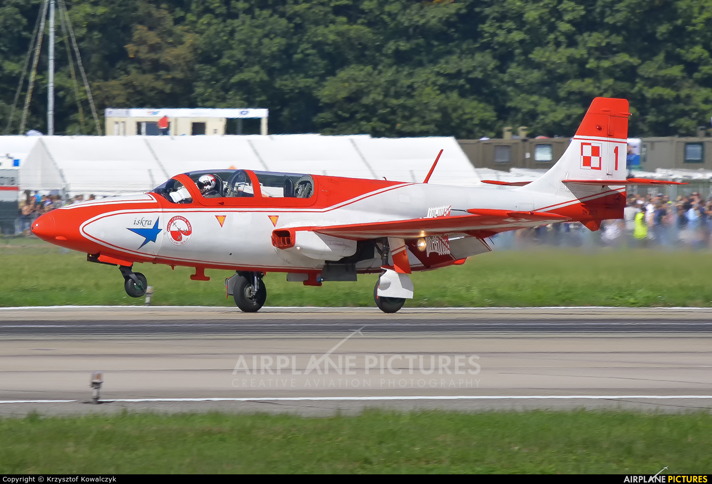 Poland - Air Force: White & Red Iskras 1 aircraft at Ostrava Mošnov