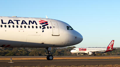 PT-MXA - TAM Airbus A321