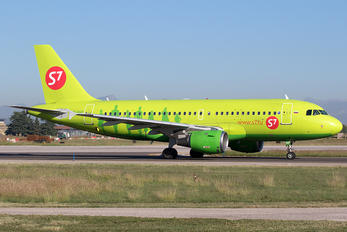 VP-BHF - S7 Airlines Airbus A319