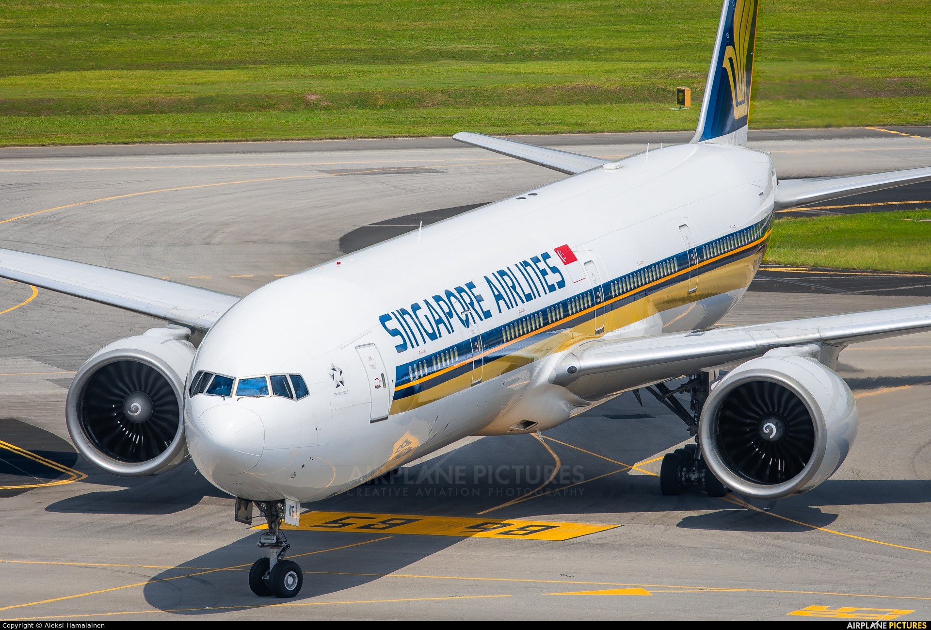 Singapore Airlines 9V-SWE aircraft at Singapore - Changi