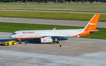 RA-64017 - Red Wings Tupolev Tu-204