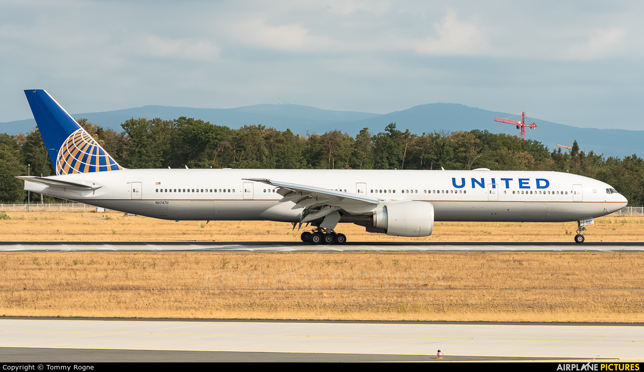 United Airlines N2747U aircraft at Frankfurt