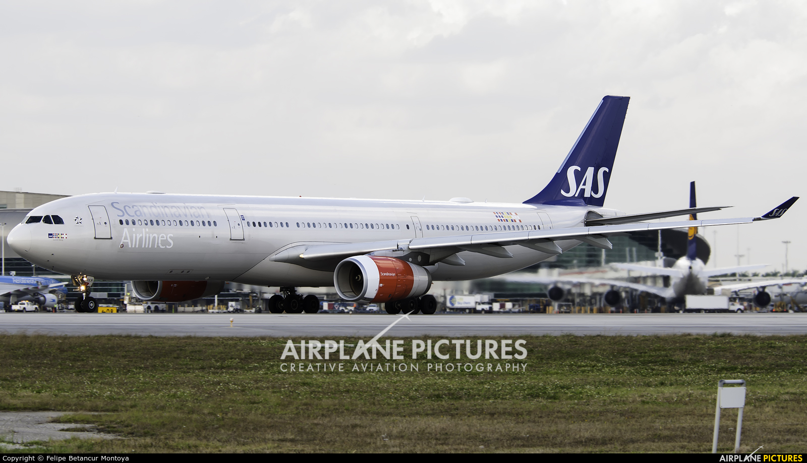 SAS - Scandinavian Airlines LN-RKM aircraft at Miami Intl