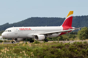 EC-MUF - Iberia Airbus A320