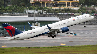 N696DL - Delta Air Lines Boeing 757-200