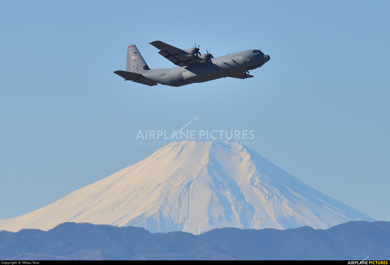 USA - Air Force - aircraft at Yokota AB