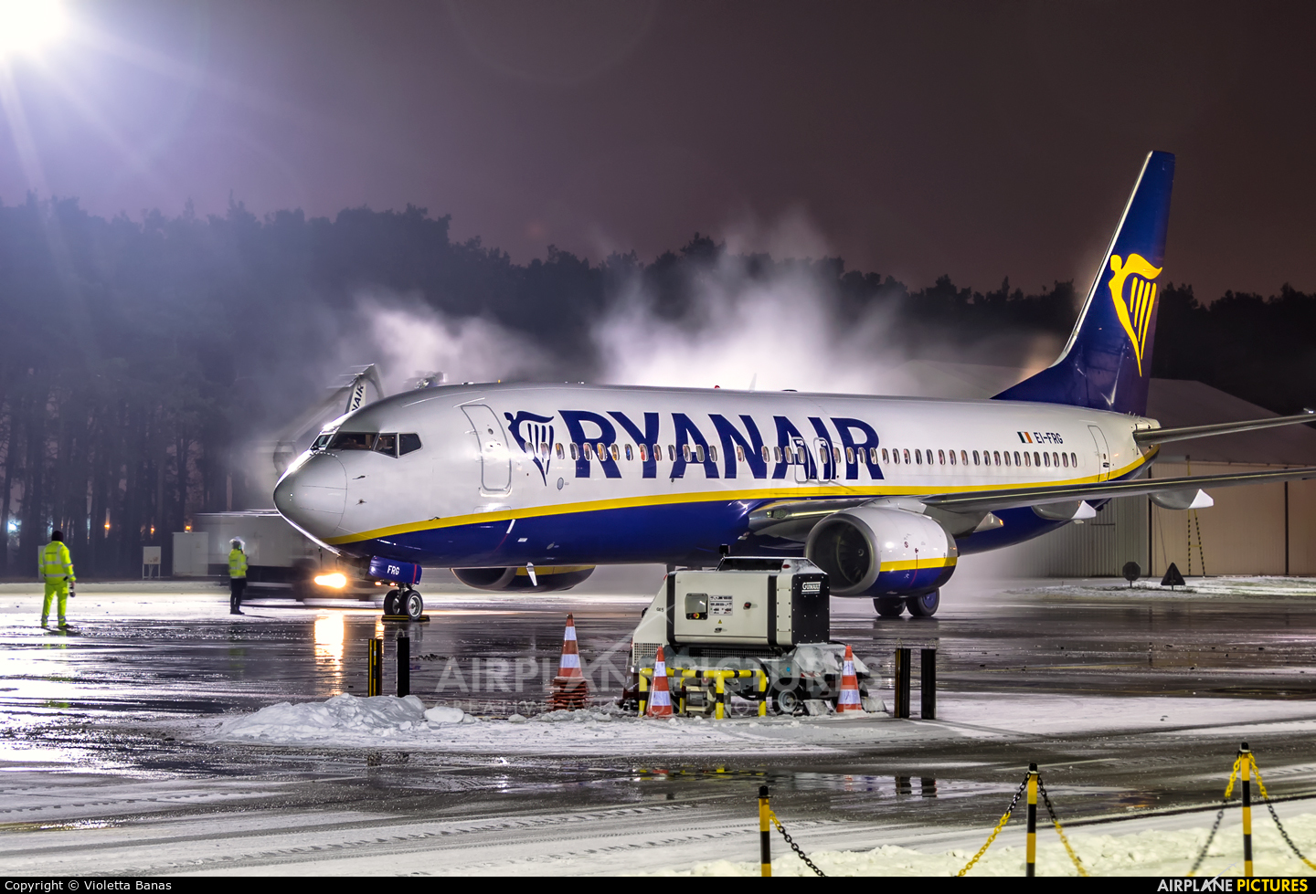 Ryanair EI-FRG aircraft at Bydgoszcz - Szwederowo
