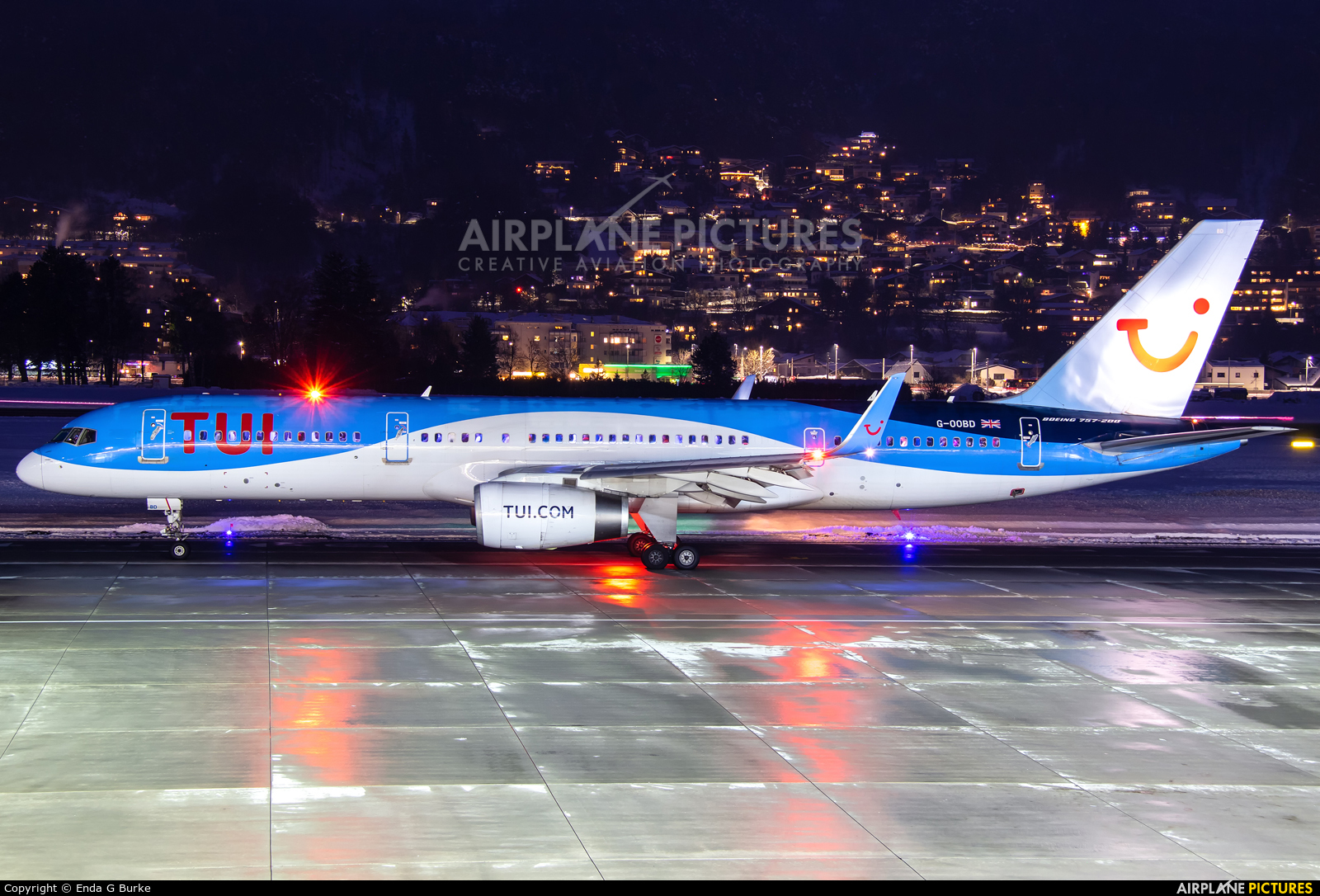 TUI Airways G-OOBD aircraft at Innsbruck