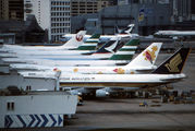 Singapore Airlines 9V-SML image
