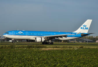 PH-AOE - KLM Airbus A330-200