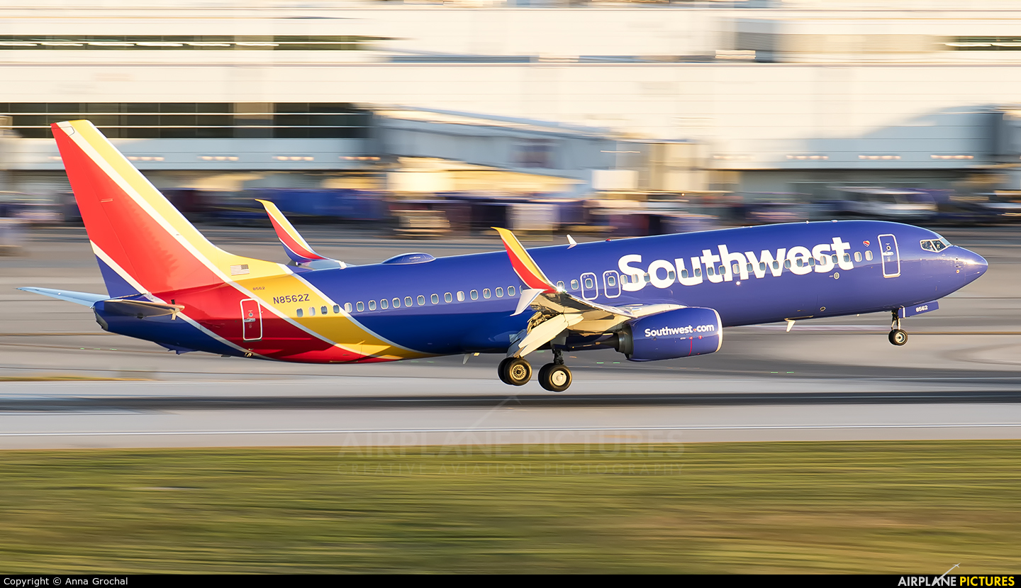Southwest Airlines N8562Z aircraft at Chicago Midway