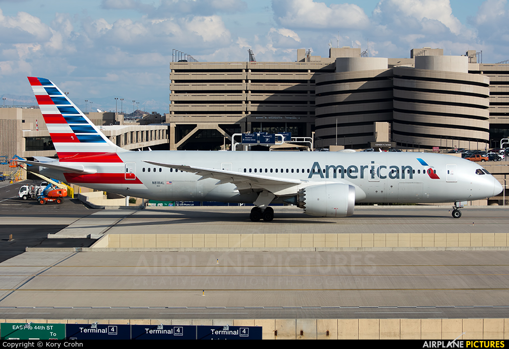 American Airlines N818AL aircraft at Phoenix - Sky Harbor Intl