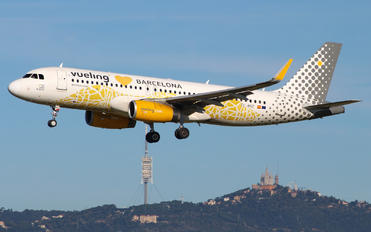 EC-MNZ - Vueling Airlines Airbus A320