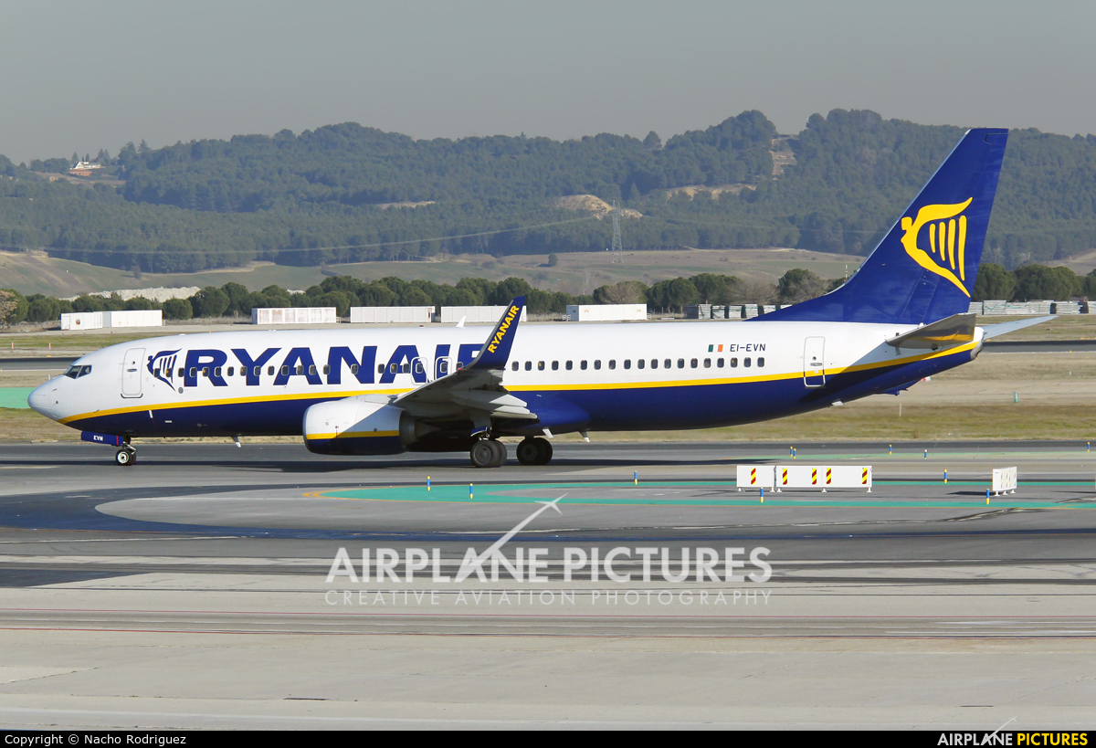 Ryanair EI-EVN aircraft at Madrid - Barajas