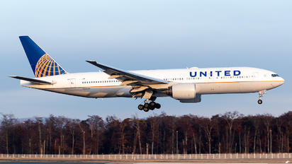 N224UA - United Airlines Boeing 777-200