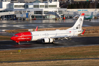 LN-DYA - Norwegian Air Shuttle Boeing 737-800