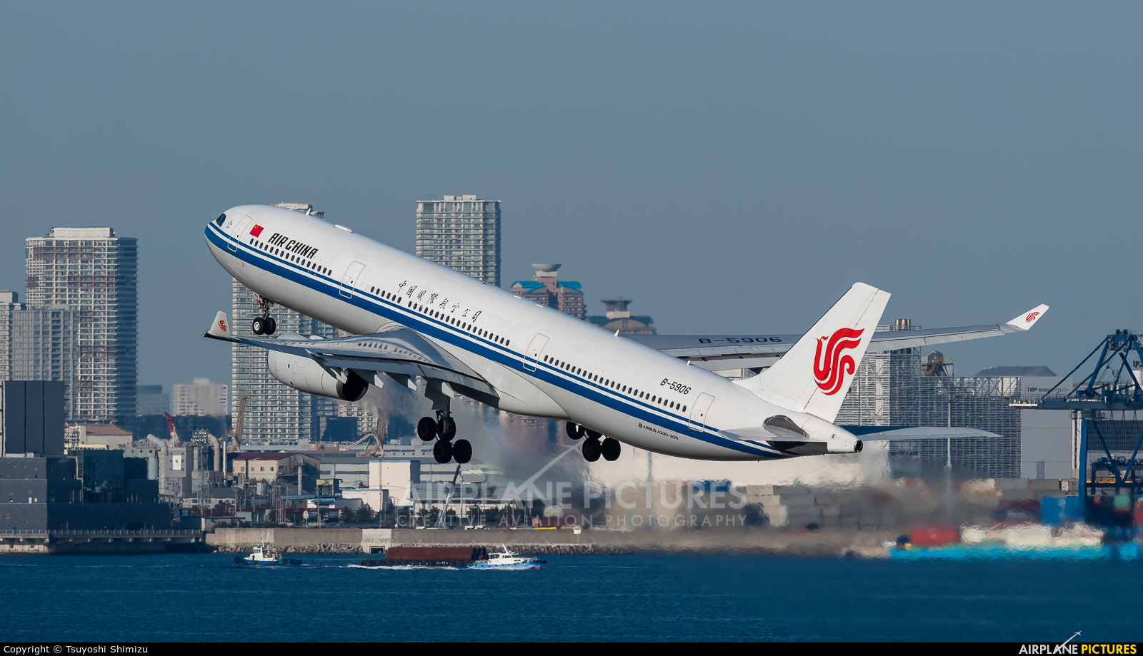 Air China B-5906 aircraft at Tokyo - Haneda Intl