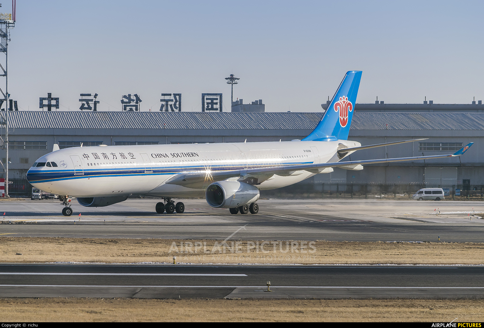 China Southern Airlines B-6098 aircraft at Shenyang-Taoxian