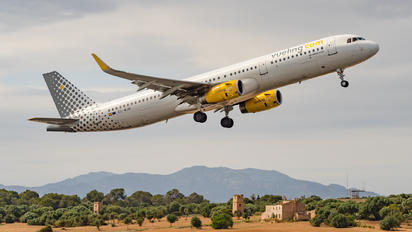 EC-MJR - Vueling Airlines Airbus A321
