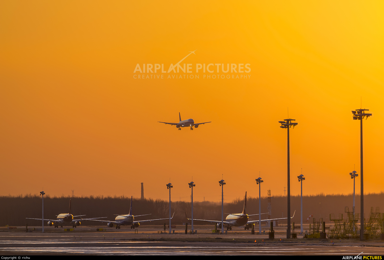 - Airport Overview B-2283 aircraft at Shenyang-Taoxian