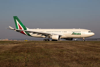 EI-EJK - Alitalia Airbus A330-200