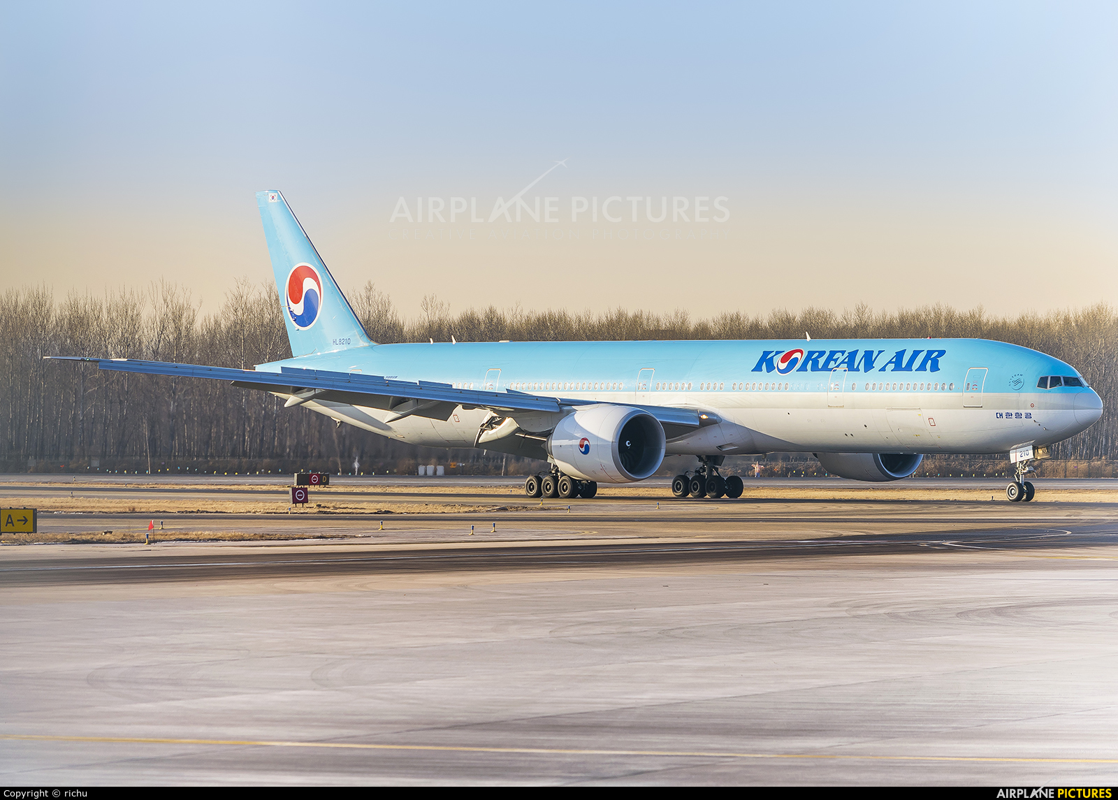 Korean Air HL8210 aircraft at Shenyang-Taoxian
