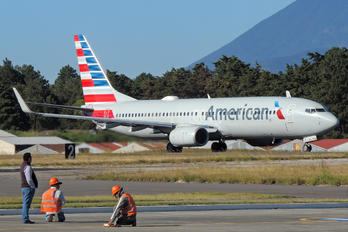 N966AN - American Airlines Boeing 737-800