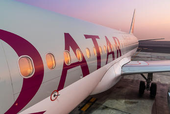 - - Qatar Airways Airbus A320