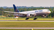 United Airlines N227UA image