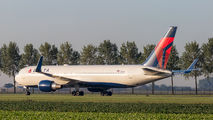 N1602 - Delta Air Lines Boeing 767-300ER aircraft