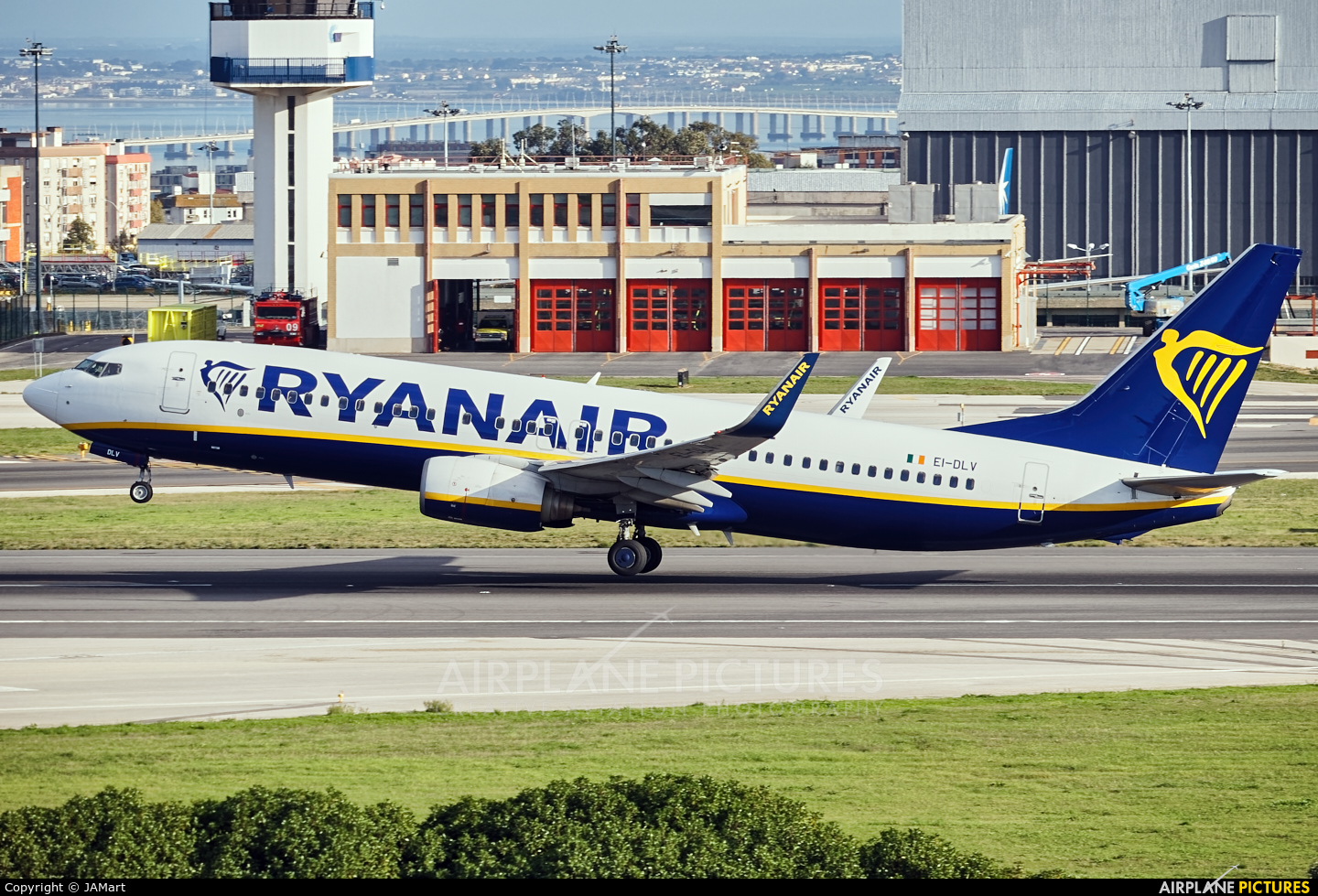 Ryanair EI-DLV aircraft at Lisbon