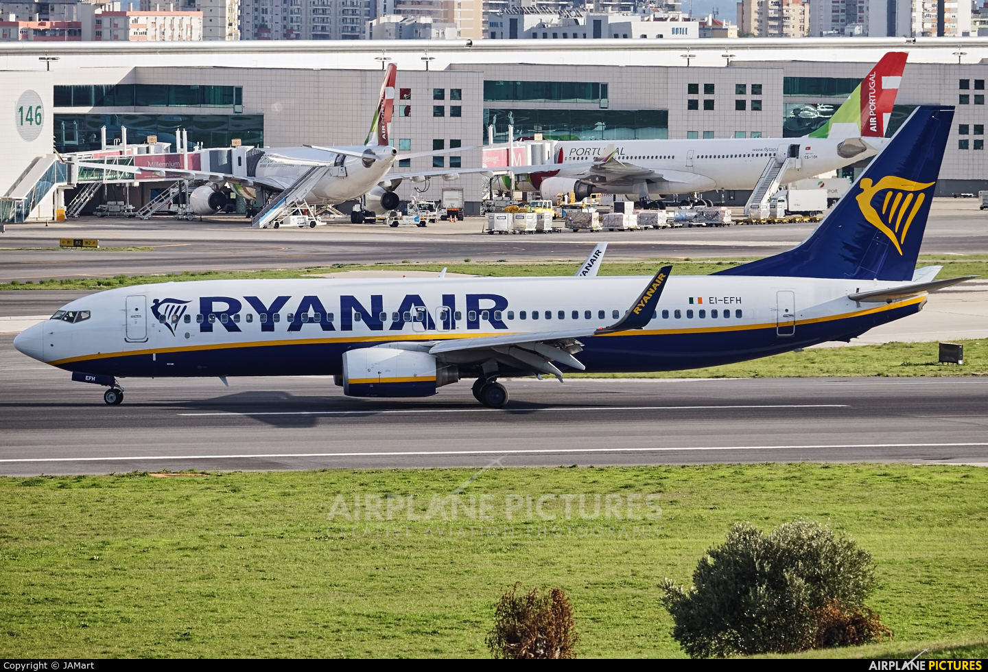 Ryanair EI-EFH aircraft at Lisbon