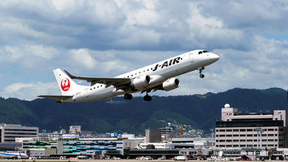 JA341J - JAL - Japan Airlines Boeing 737-800