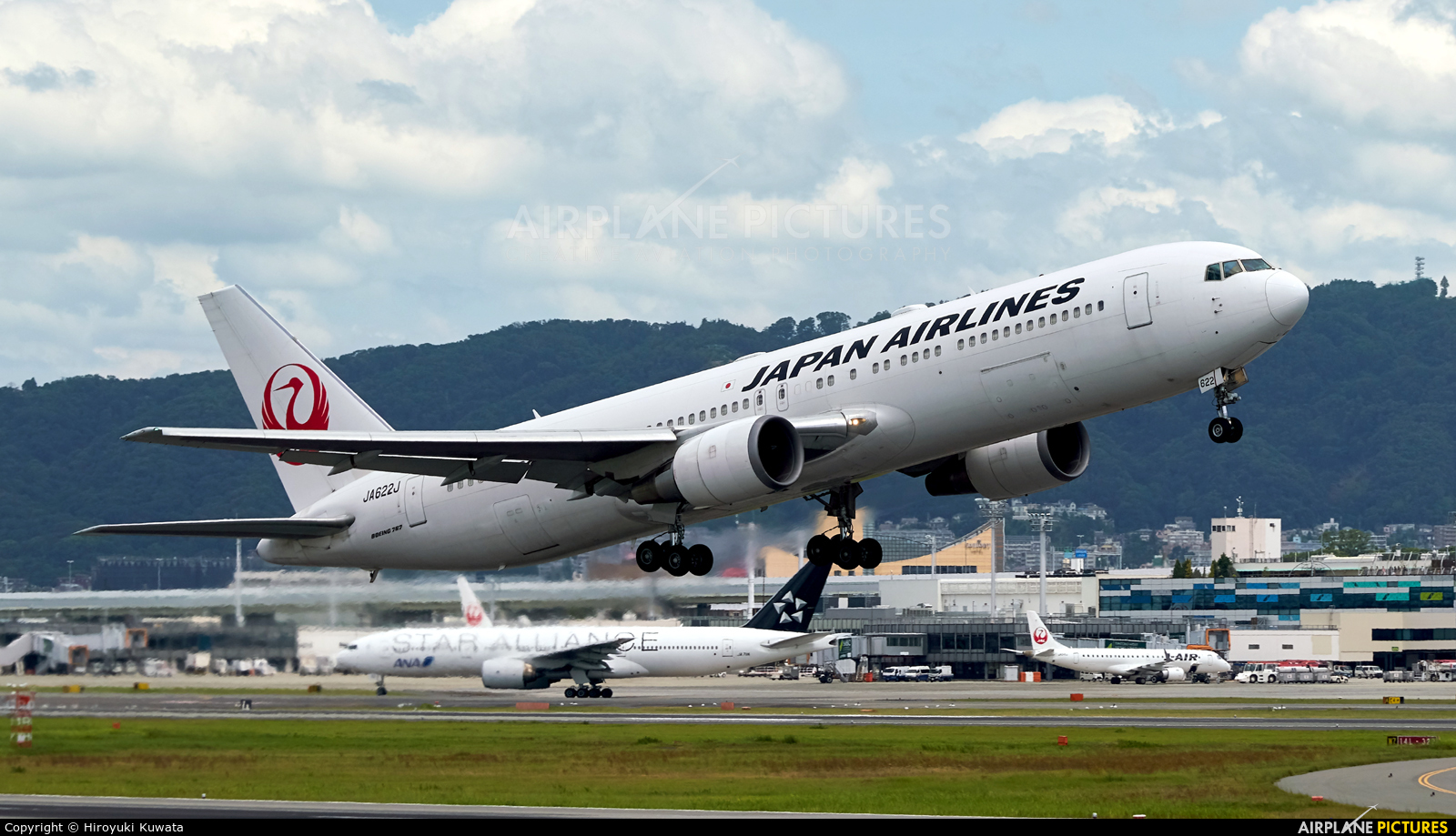 JAL - Japan Airlines JA622J aircraft at Osaka - Itami Intl