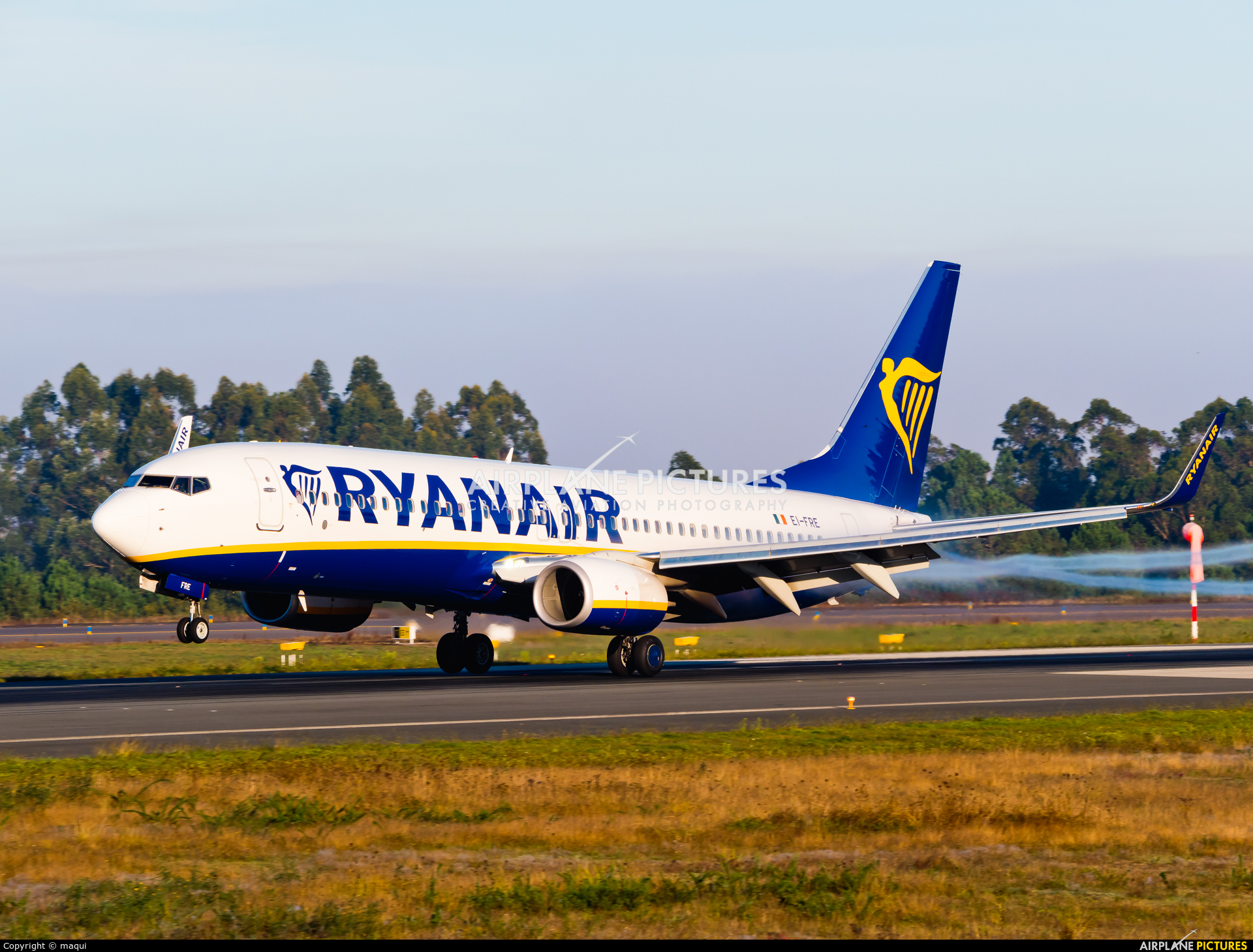 Ryanair EI-FRE aircraft at Santiago de Compostela