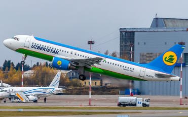 UK32012 - Uzbekistan Airways Airbus A320