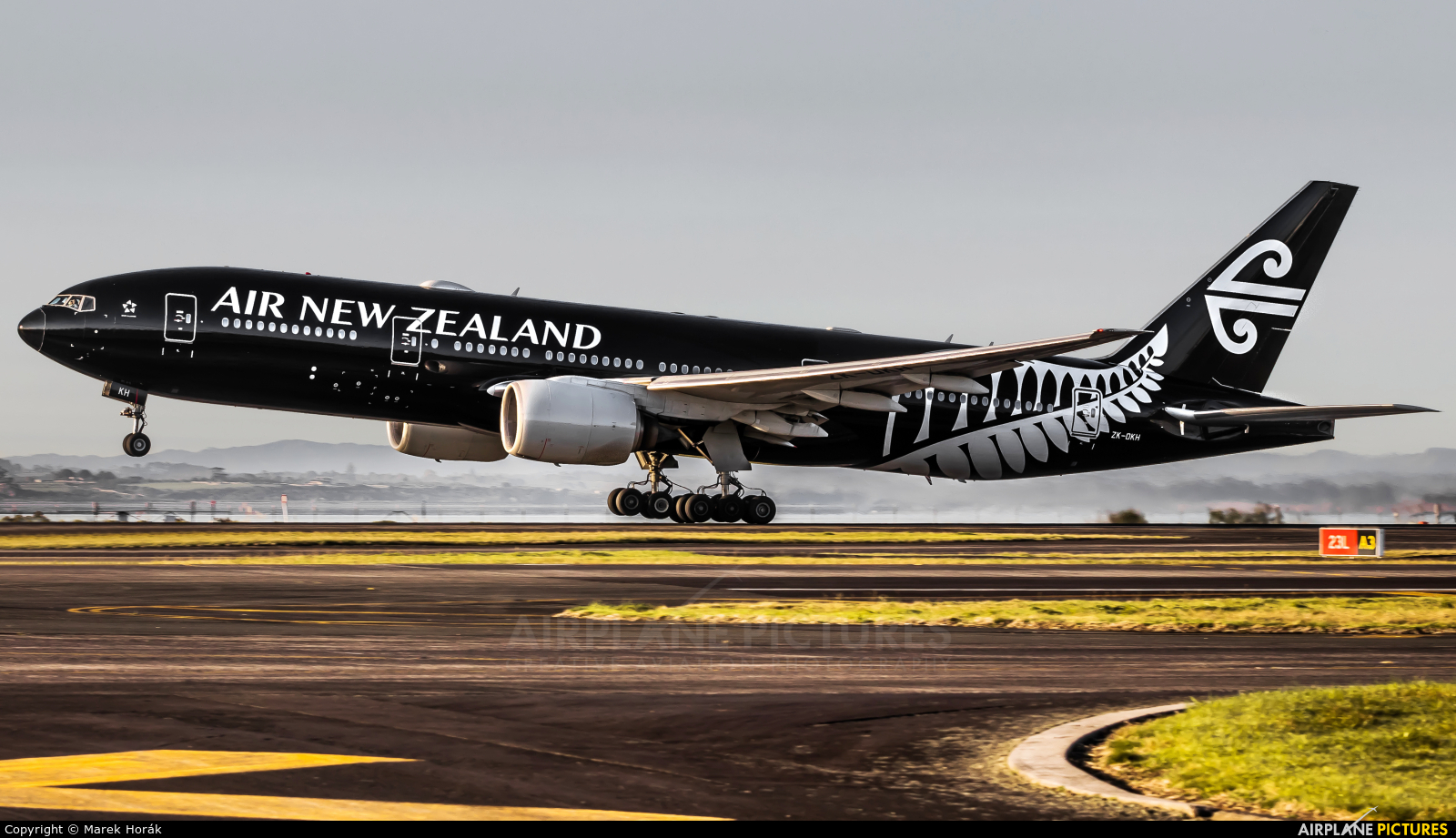 Air New Zealand ZK-OKH aircraft at Auckland Intl