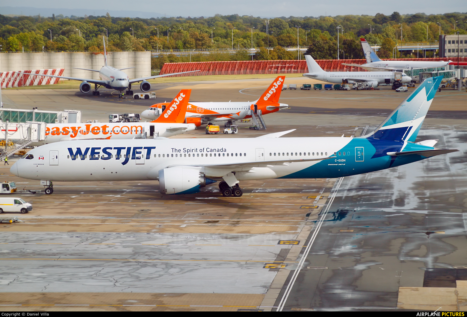WestJet Airlines C-GUDH aircraft at London - Gatwick