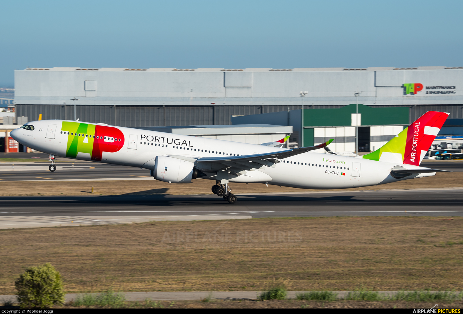 Air Portugal CS-TUC aircraft at Lisbon
