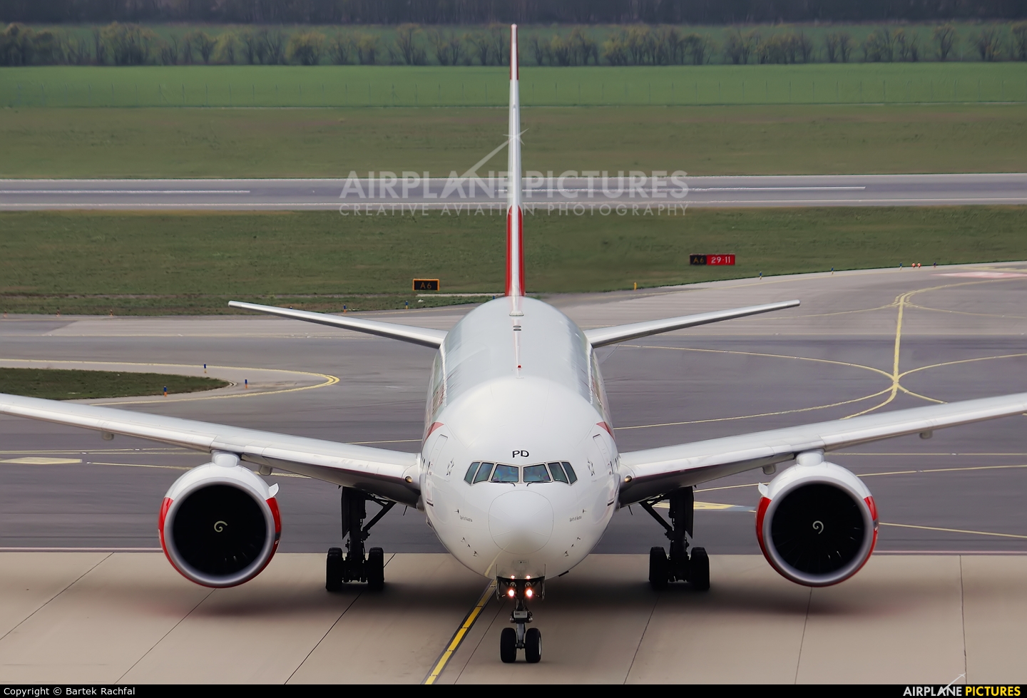 Austrian Airlines/Arrows/Tyrolean OE-LPD aircraft at Vienna - Schwechat