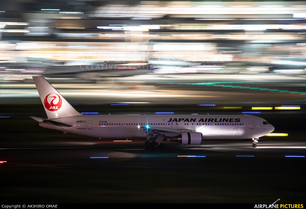 JAL - Japan Airlines JA657J aircraft at Tokyo - Haneda Intl
